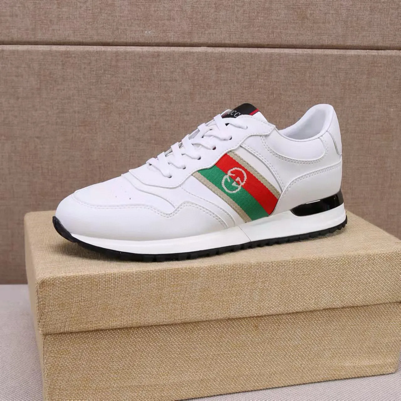 Factory price: 400💰[Gucci men's sports shoes] Gucci fashionable casual men's shoes🇨🇳Original 1:1 mold opening, new model debuts first💯Not high-profile but avant-garde, simple, low-key and fashionable, super versatile style🌿Made of original cowhide➕Sheepskin lining🎋The version is comfortable on the feet, first-class workmanship🍍Number: 38-44, (45 customized)